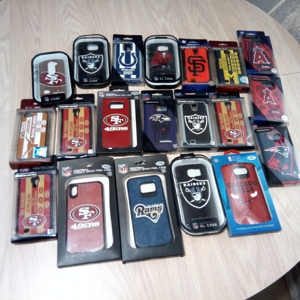 Lot of 20 cellphone sport team cases.